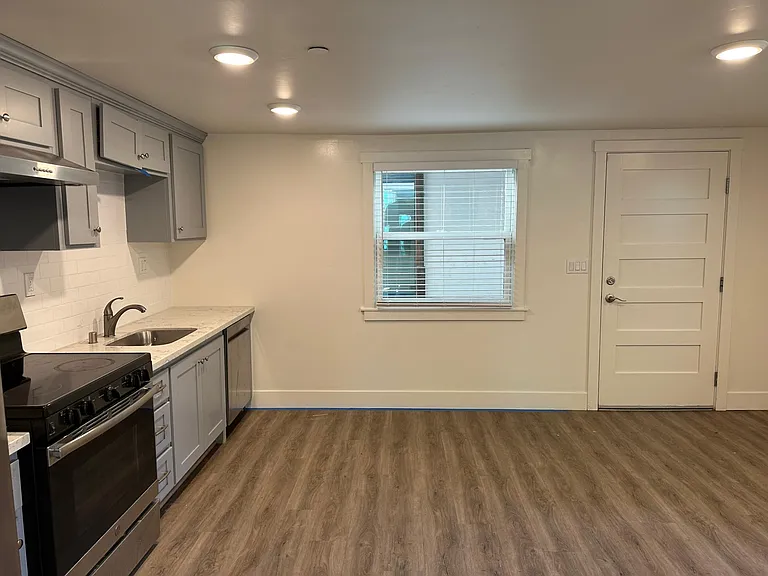 305 U St #100 — Photo 4