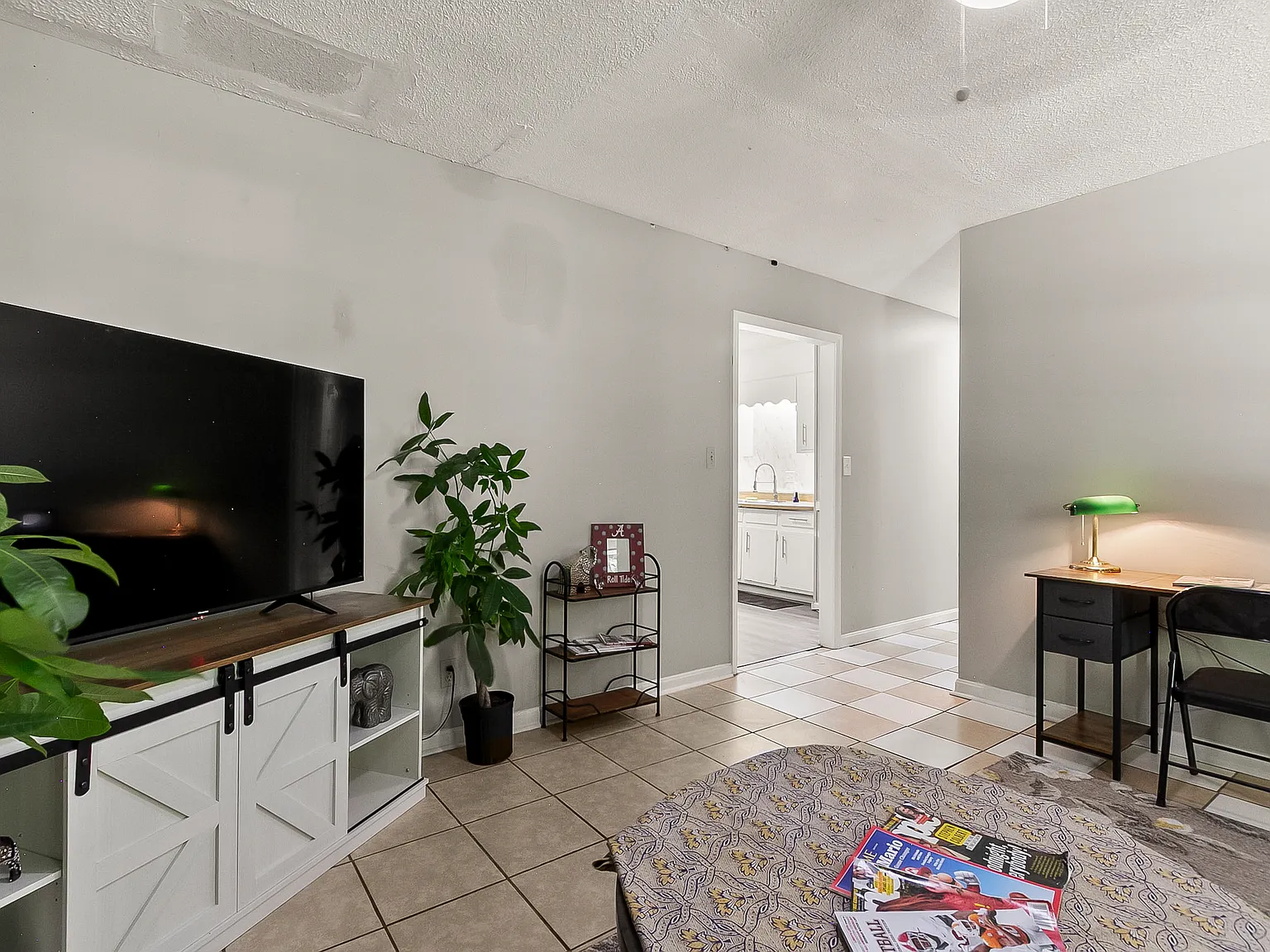 10 bed, 2496 sqft, $500 — Photo 2