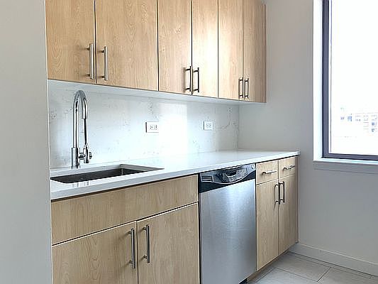4th image of 520 W 43rd St #C22