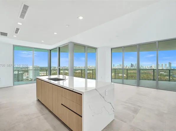 2411 Laguna Cir #2511, North Miami, FL 33181