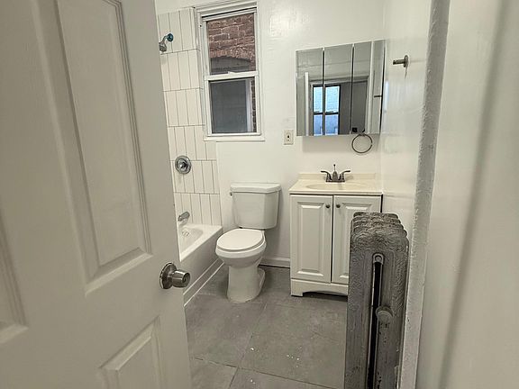 5th image of 1034 S Orange Ave #1F