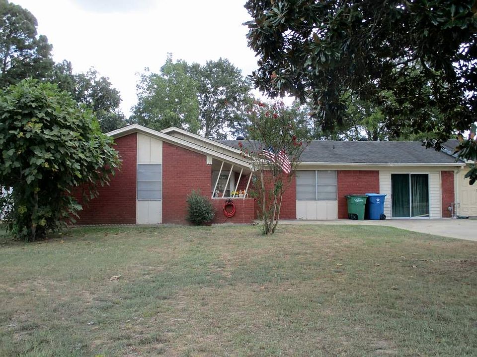 1st image of 400 E Carolanne Blvd