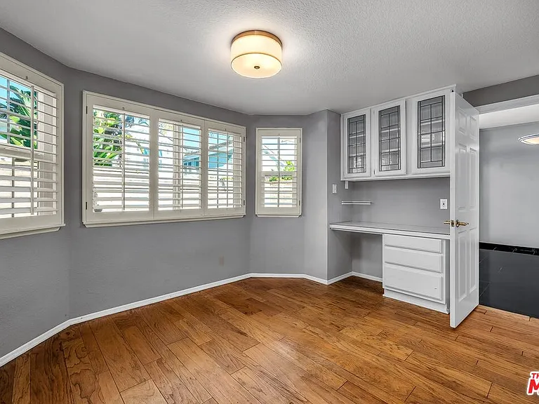 7513 W 83rd St — Photo 14