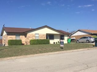 1909 Floral Dr, Gainesville, TX 76240