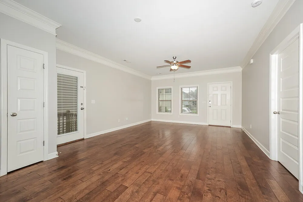 3 bed, 2.5 bath, 1575 sqft, $1,990 — Photo 4