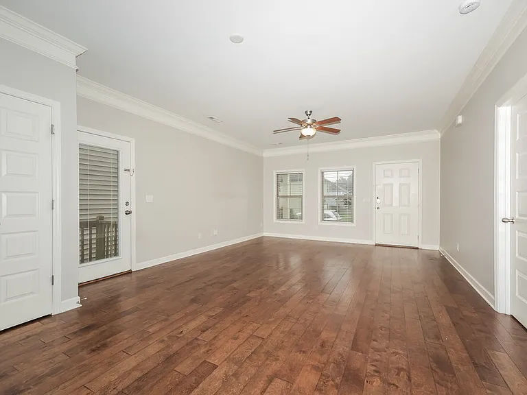 2237 Dale View Dr — Photo 4