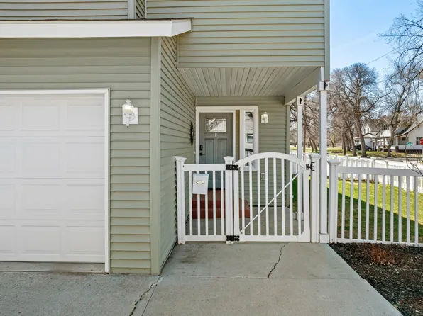 210 5th St NW, Minot, ND 58703