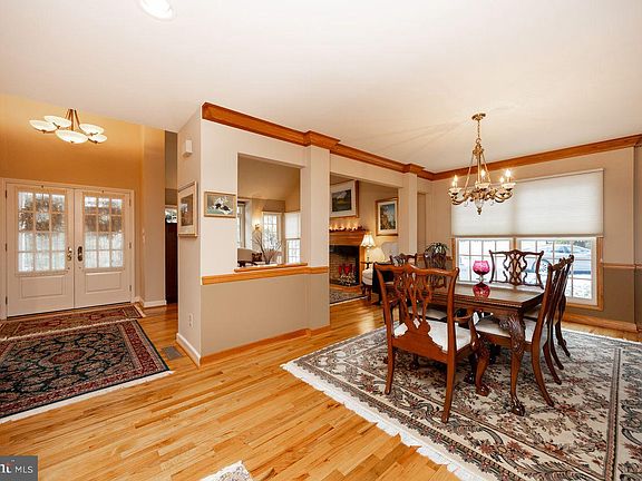 4th image of 5 Woodford Ln