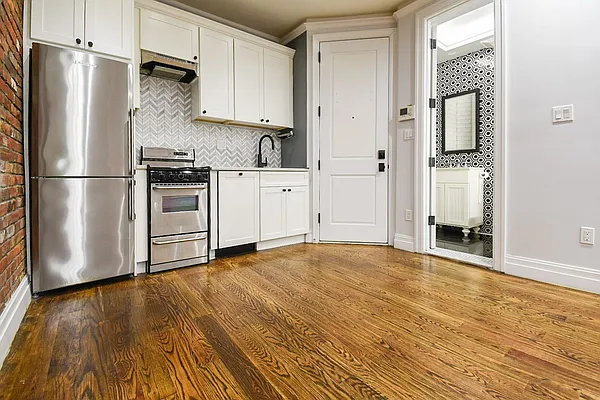 Rented by Evergreen Apartments BK | media 31