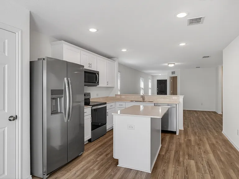 605 Grenada Lake Dr — Photo 18