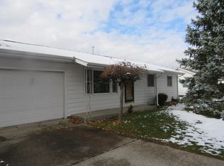 1220 Grayston Ave, Huntington, IN 46750