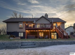 8614 Kauai Dr, Papillion, NE 68046