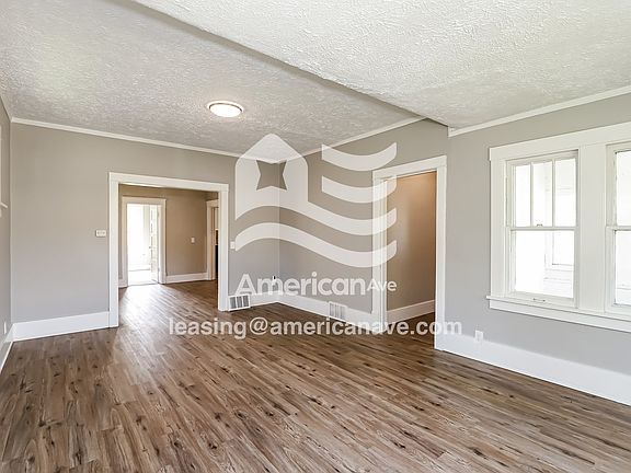 1392278_003_wm_-_living_room_13193106.jpg