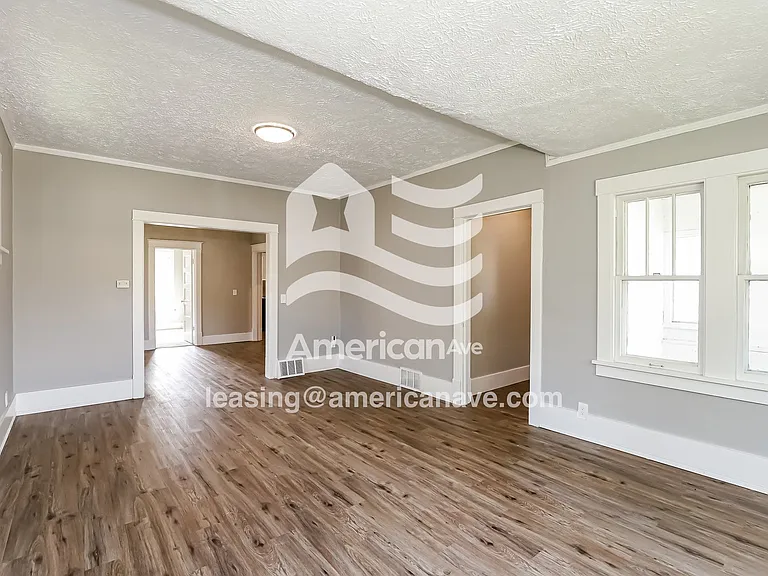 1392278_003_wm_-_living_room_13193106.jpg