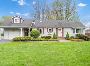 7335 Hickory Dr, Hamburg, NY 14075