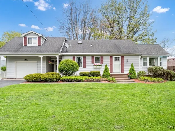 7335 Hickory Dr, Hamburg, NY 14075