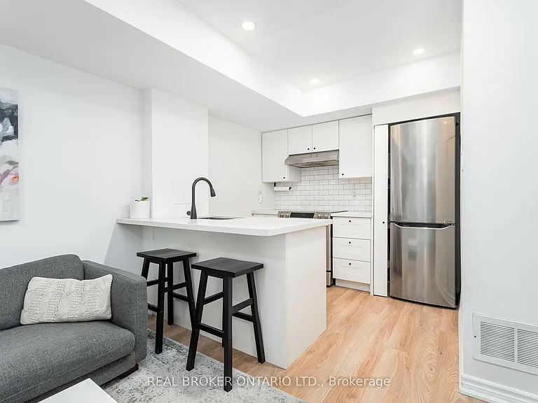 11 Niagara St W #32 — Photo 16