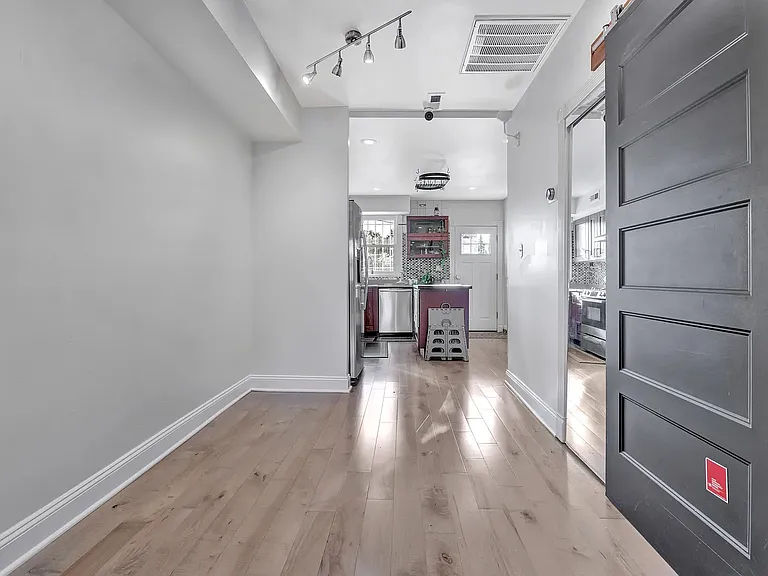 639 20th St NE — Photo 11