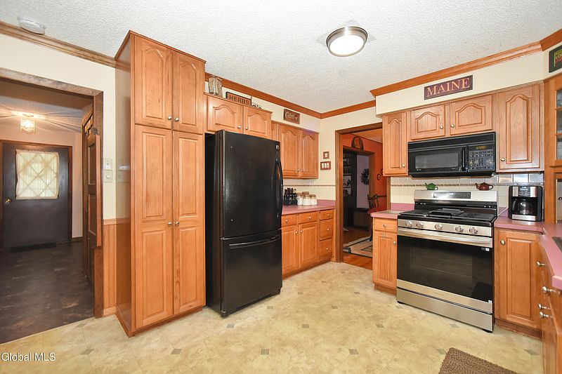 3rd image of 9 Northwood Drive