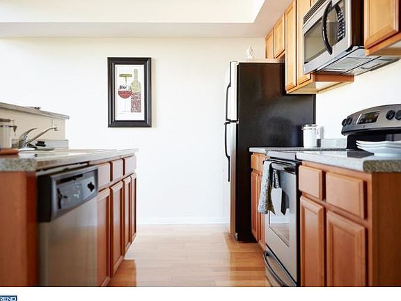 4th image of 2115 South St APT 207