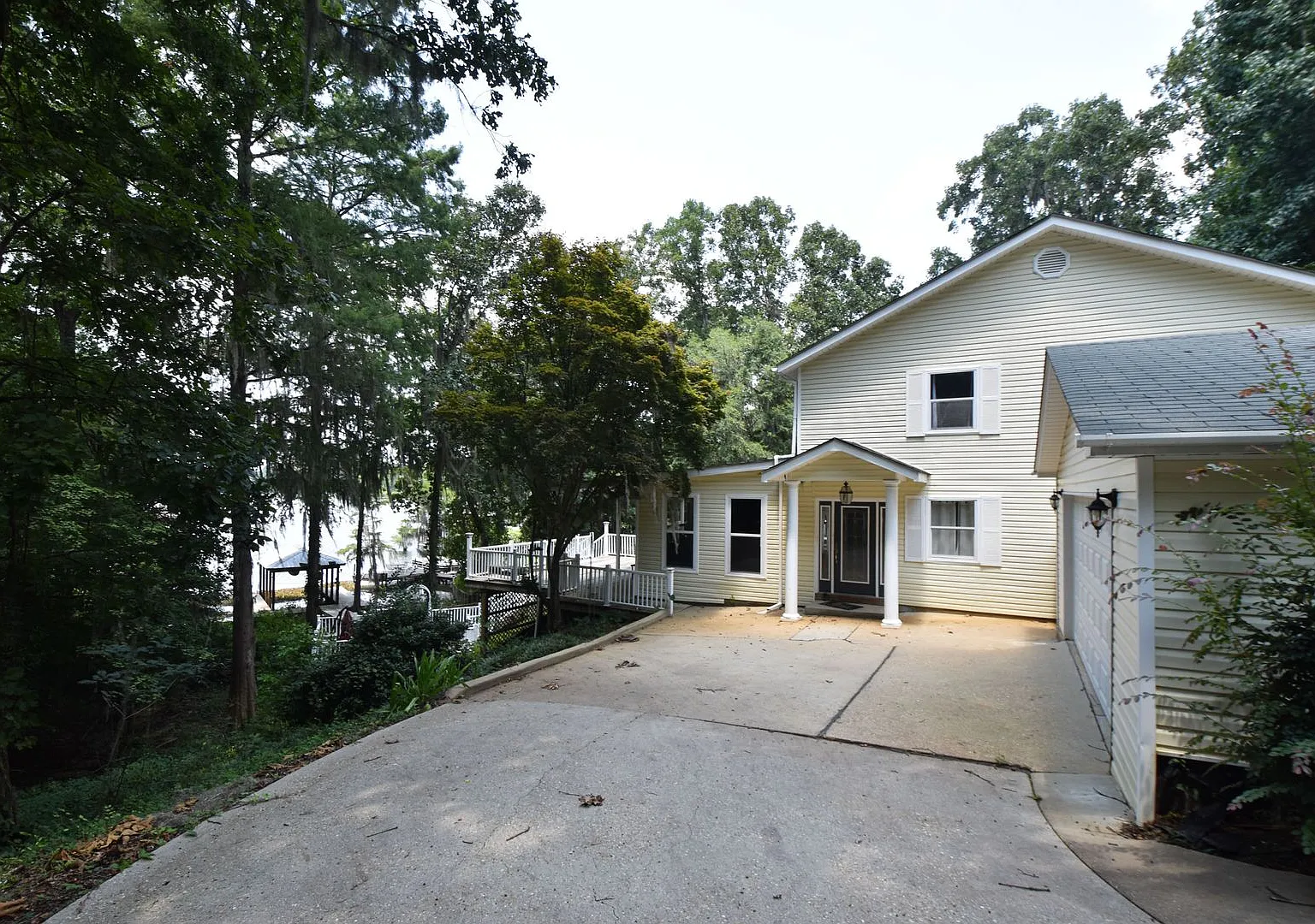 Water Front Home for Rent on Lake Jordan in Titus, AL — Photo 2
