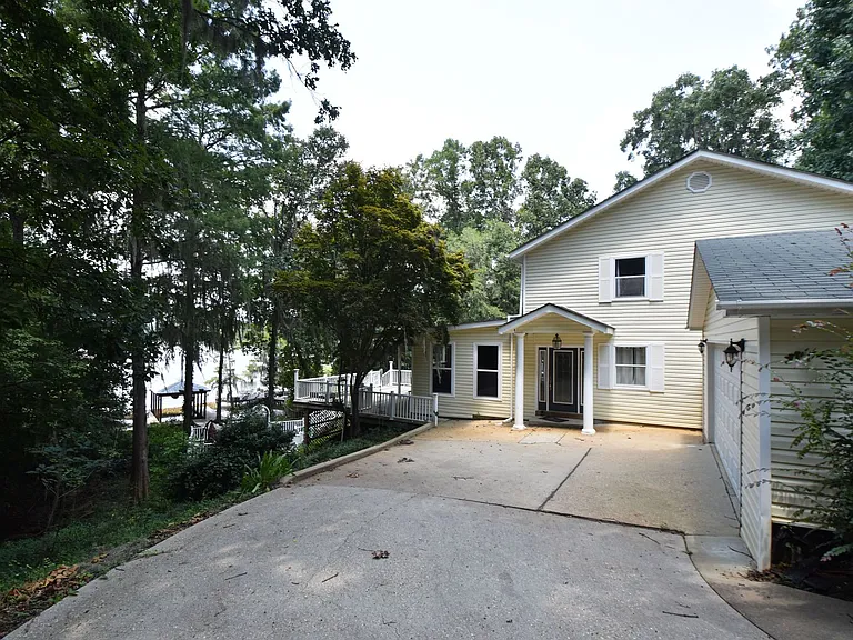 555 Shady Acres Dr — Photo 2