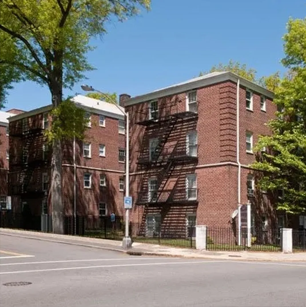 Twin Gardens — Photo 1