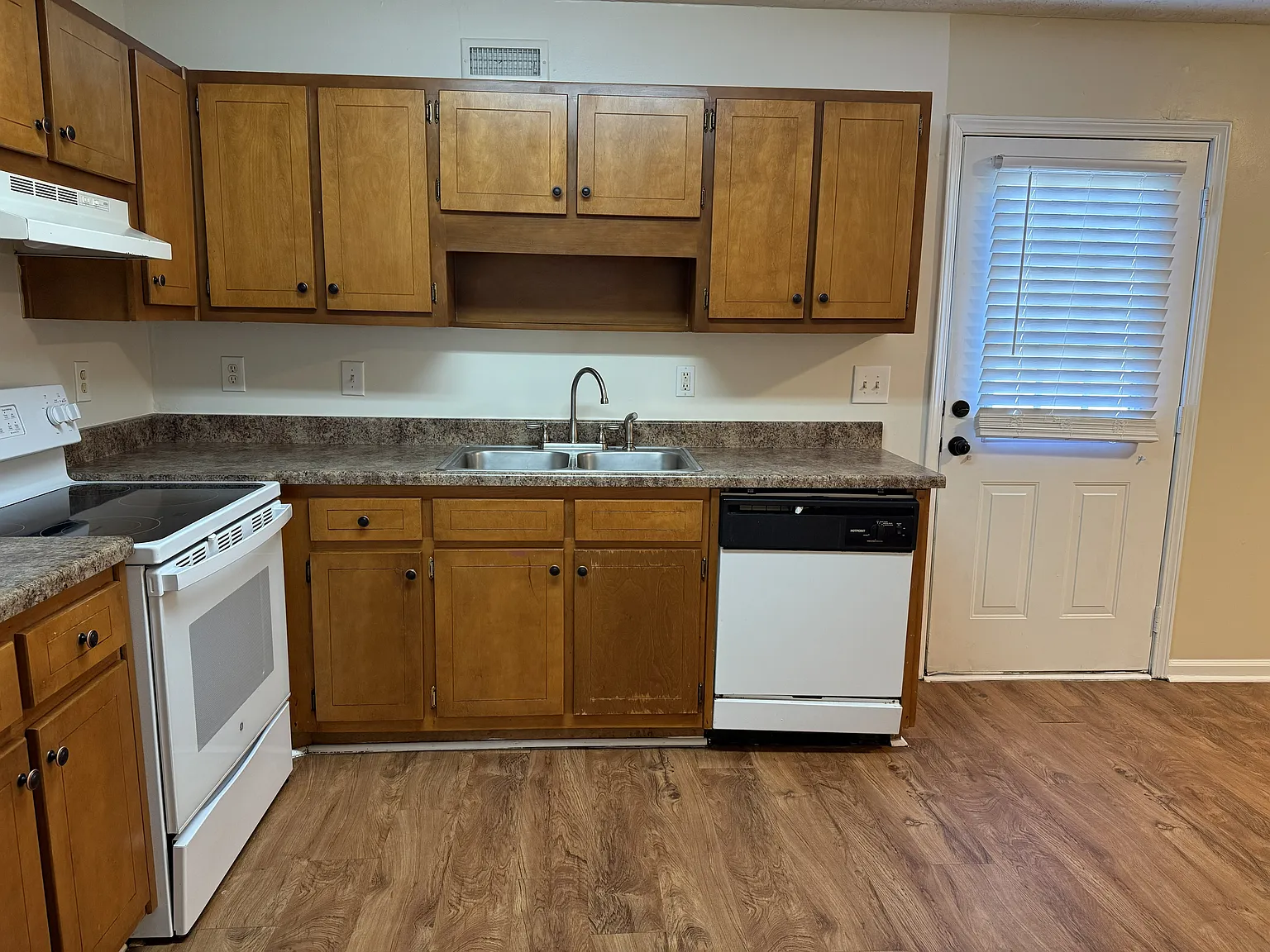 Cresthill Townhomes — Photo 4