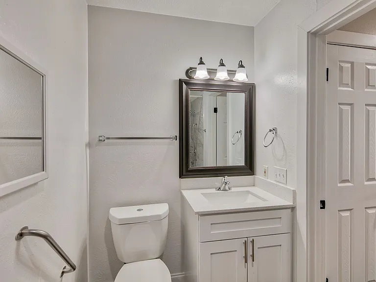 4700 King St — Photo 26