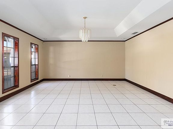 3rd image of 585 Sunshine Rd