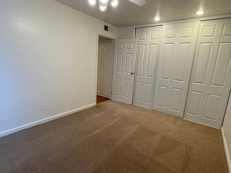 Canyon Club Apartments — Photo 31