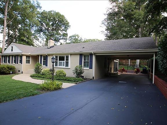 3rd image of 3131 Darnley Dr