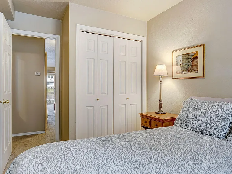 East Thomas Suites — Photo 23