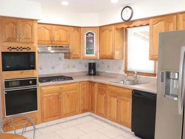 300 Spotswood Englishtown Rd, Monroe, NJ 08831