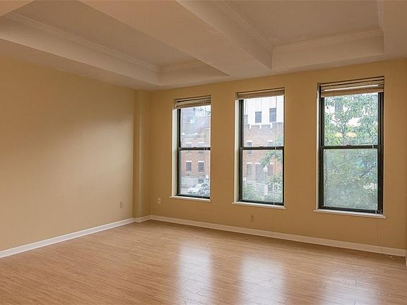 5th image of 133 Walton St APT 137