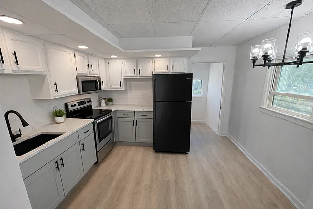 744 Columbia Ave — Photo 2