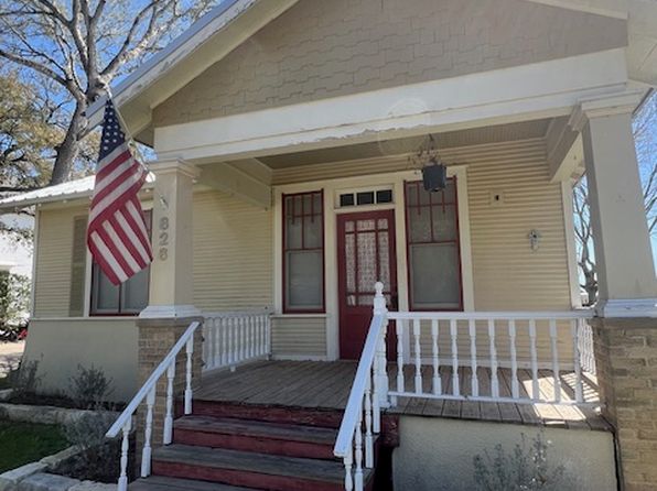 826 Mitchell St, Gonzales, TX 78629