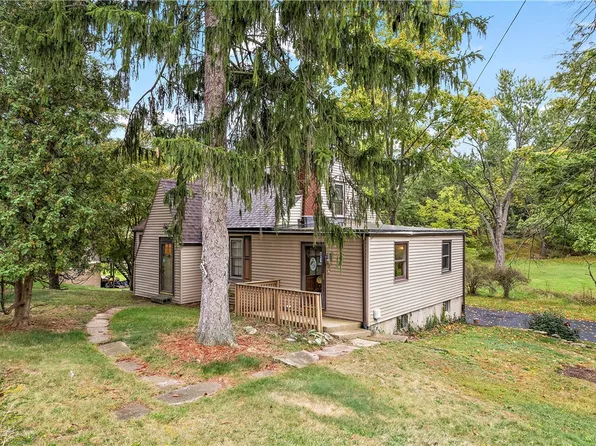 1070 Logan Rd, Bethel Park, PA 15102