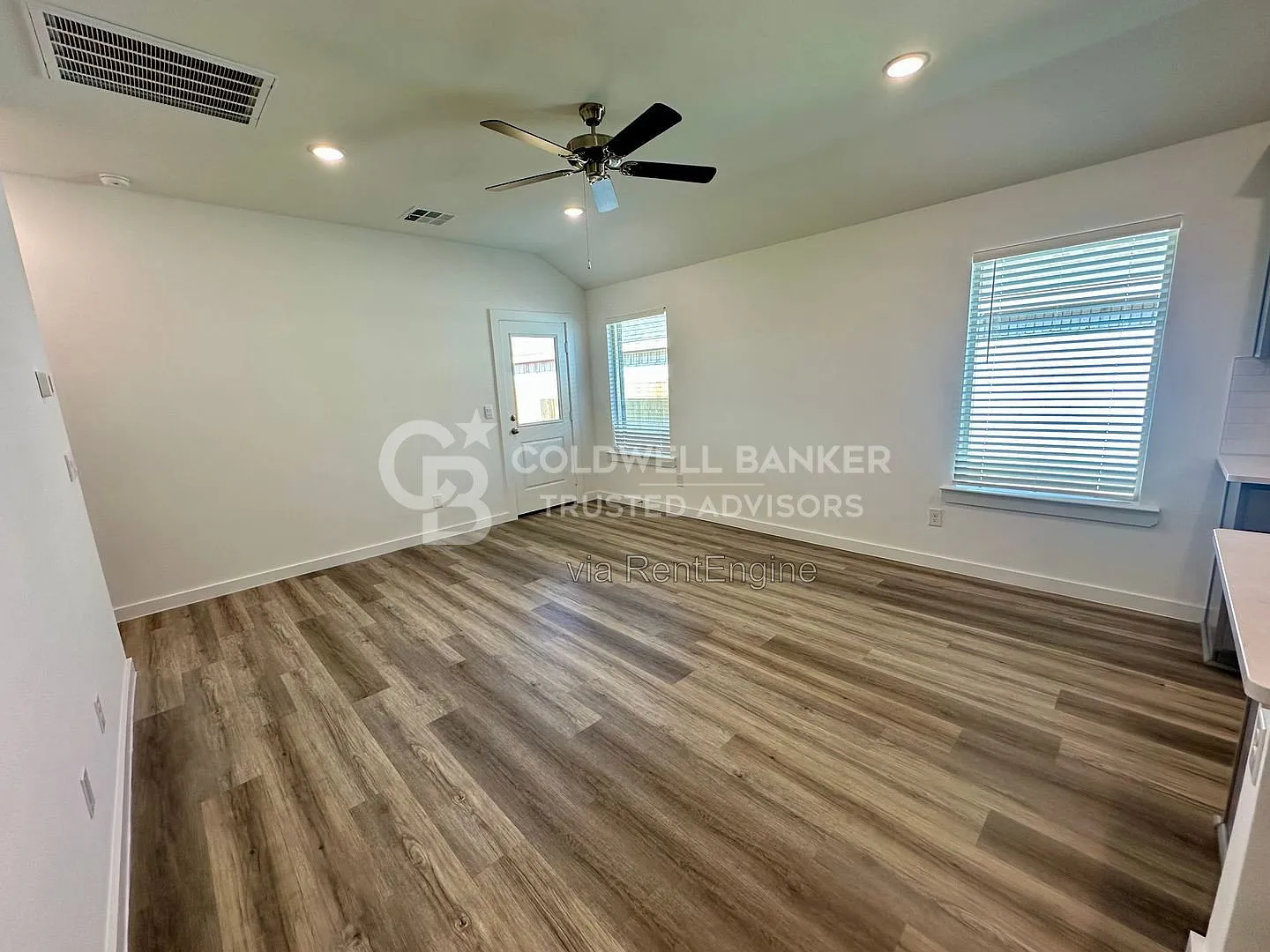 3 bed, 2.0 bath, 1329 sqft, $1,700 — Photo 3