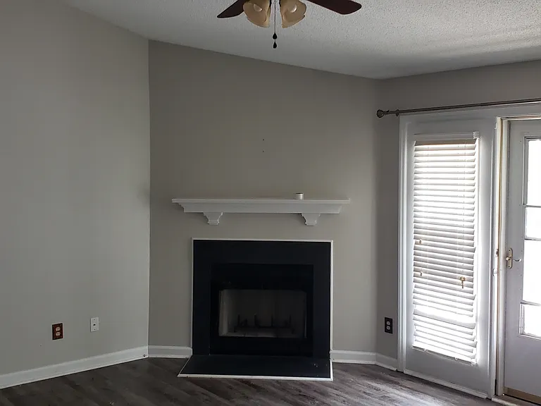 803 Moultrie Ct #E — Photo 9