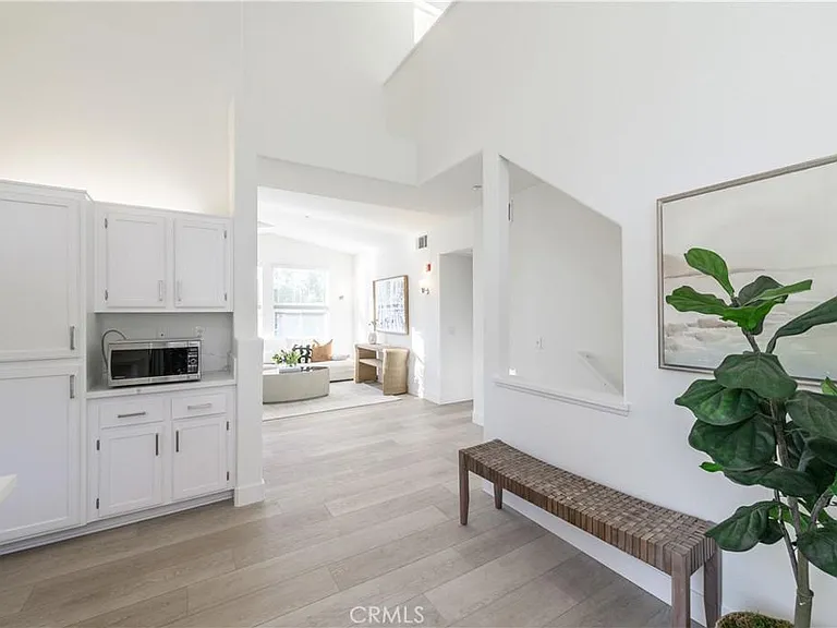 1407 Elmhurst — Photo 7