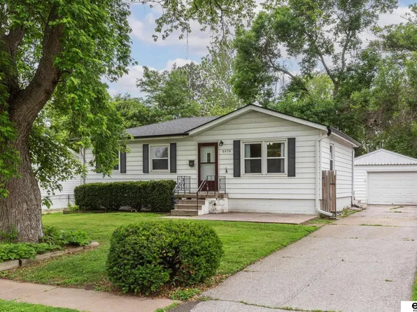 8978 Laurie Cir, Omaha, NE 68124