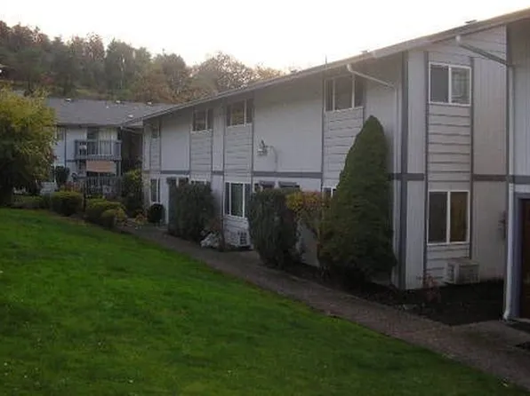 885 NE Sunset St APT 14, Roseburg, OR 97470