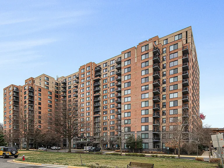 2451 Midtown Ave #601 — Photo 7