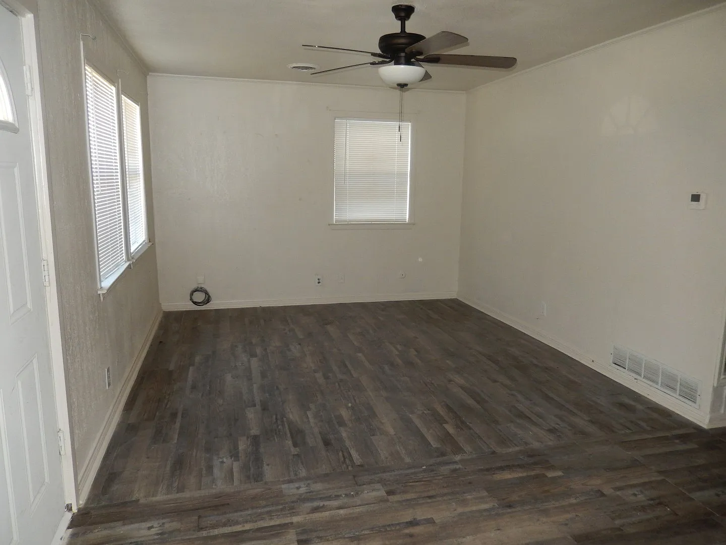 3 bed, 1.5 bath, 1436 sqft, $1,995 — Photo 2