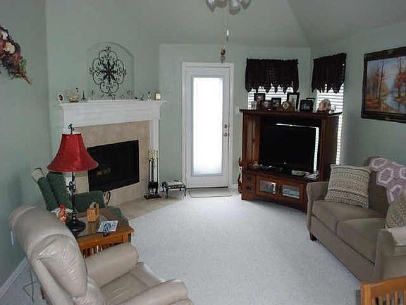 4th image of 11400 Petunia Dr