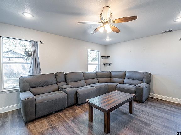 4th image of 215 Landers St