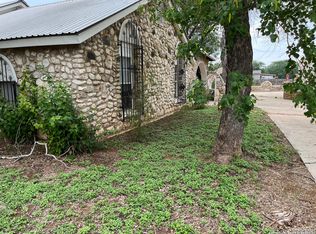 401 E Hugo St, Dilley, TX 78017