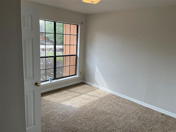 3rd image of 3652 Park Trail Dr