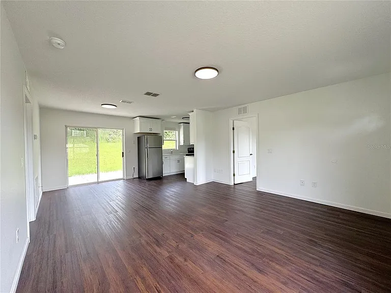 102 Edison St — Photo 3